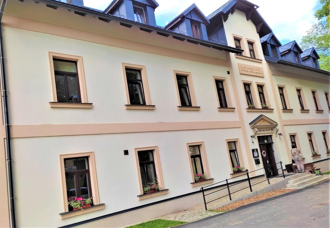 Hotel Poutni Dum Kraliky Exterior photo