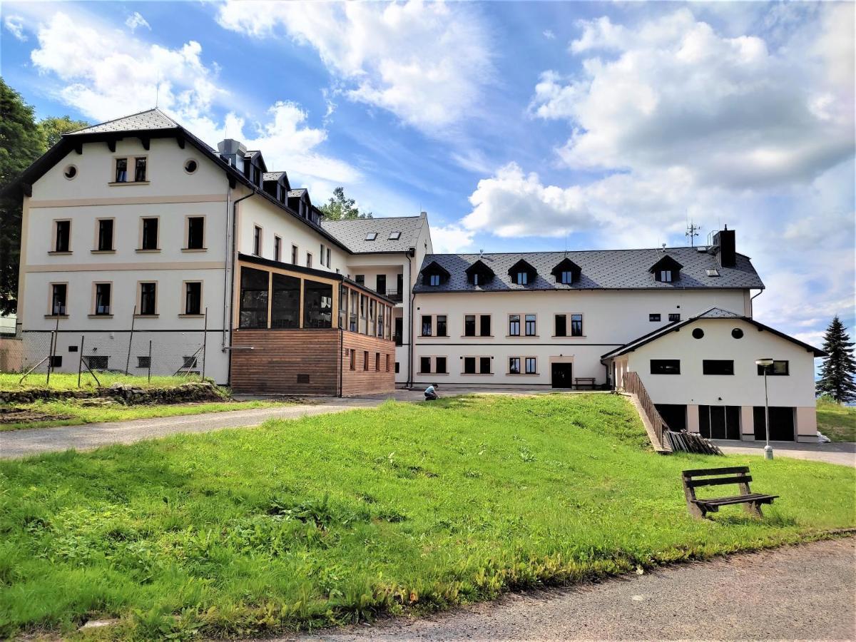 Hotel Poutni Dum Kraliky Exterior photo