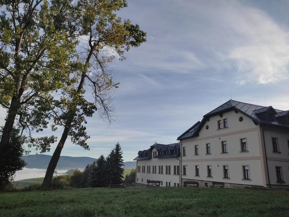 Hotel Poutni Dum Kraliky Exterior photo