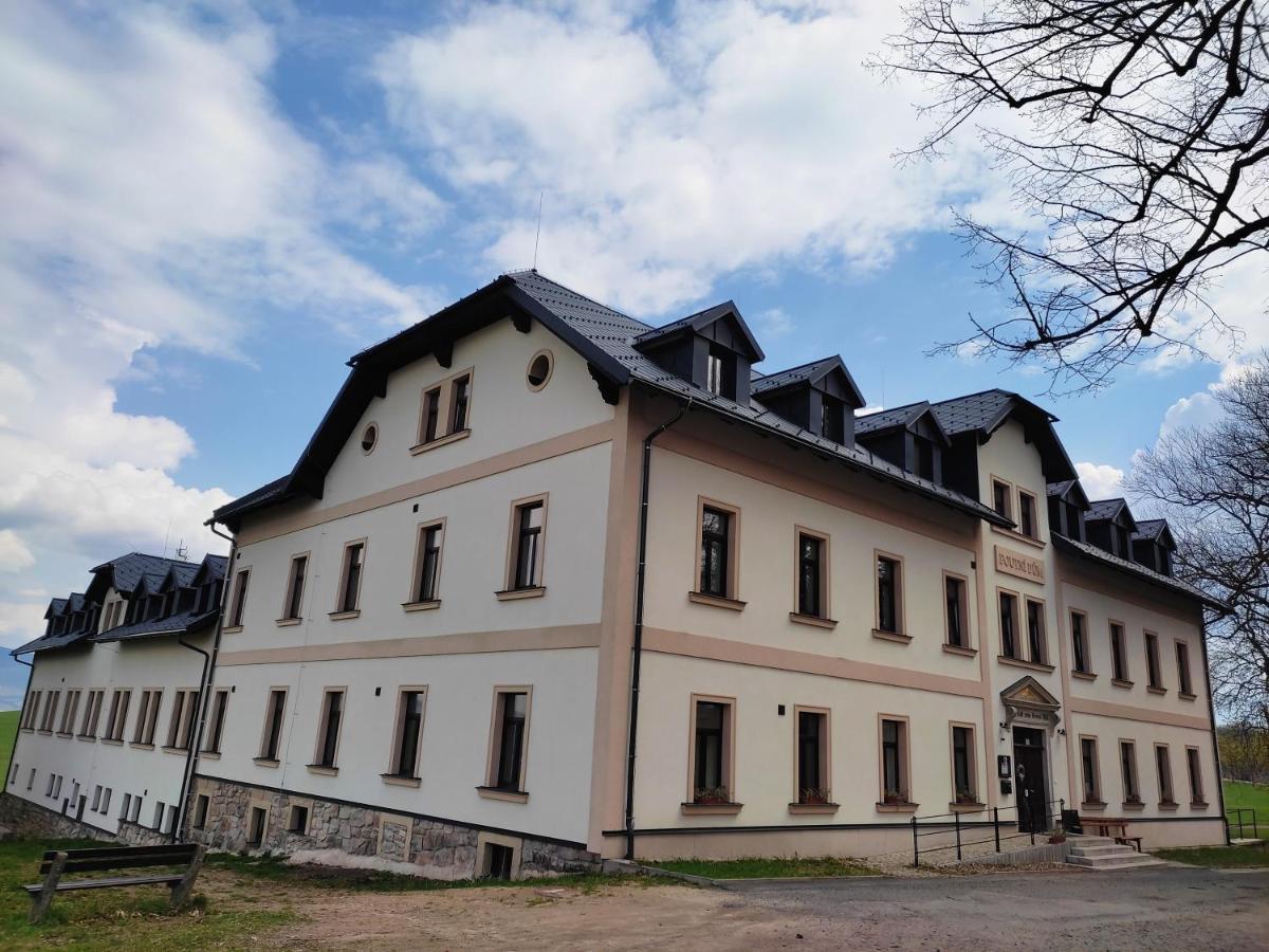 Hotel Poutni Dum Kraliky Exterior photo