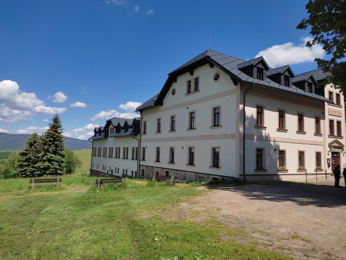 Hotel Poutni Dum Kraliky Exterior photo